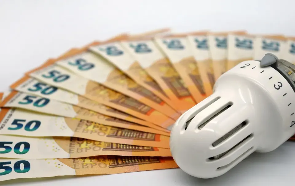 money, energy costs, energy crisis, temperature controller