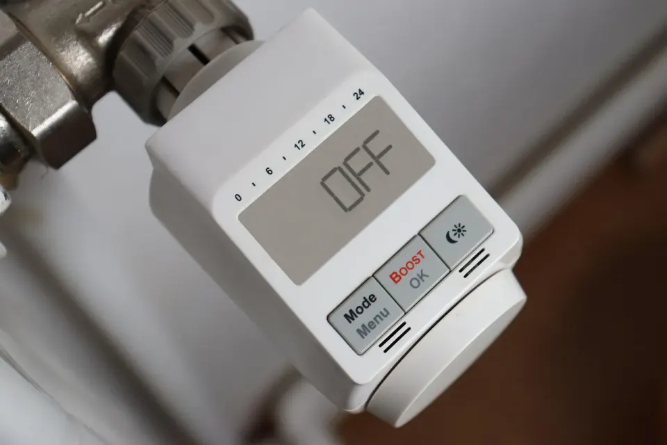 energy crisis, thermostat, heating, cooler
